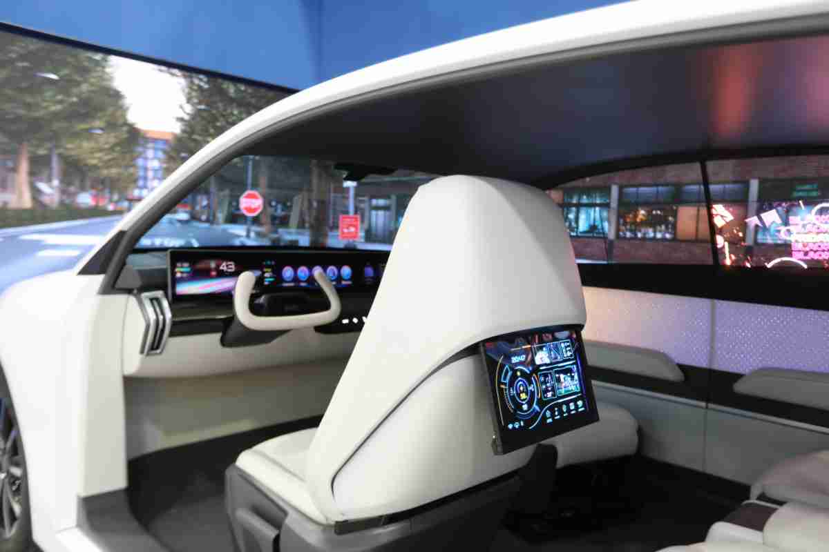 彩神vll的「可卷式后座娱乐显示器」加强后座乘客的感官体验，，并保有个性化设计，，可依使用偏好进行动态调整。。