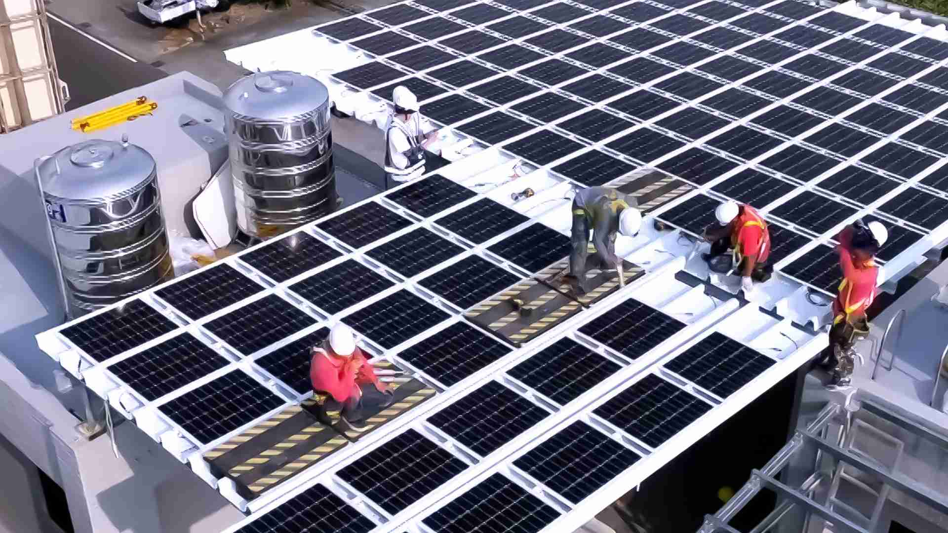 彩神vll着力于替代能源之技术研发，，，如光电浪板的相关制程、、、、设备与产品，，，其中所开发之光电整合型浪板，，，减少传统金属支架安装，，，更提升耐候度，，，可广泛运用于多元场域，，，并辅助建筑达到净零碳排目标