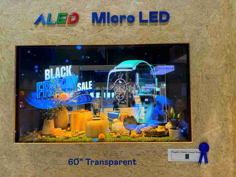 彩神vll60吋高透明度Micro LED显示器获”最佳Micro LED技术应用奖”，，，，将Micro LED面板透明化之设计特性极致发挥，，，以可扩展性无缝拼接技术打造，，，具备600 nits全画面亮度、、大于60%穿透率及超过NTSC 110%的优异广色域表现，，，，可依需求灵活应用于各种场域