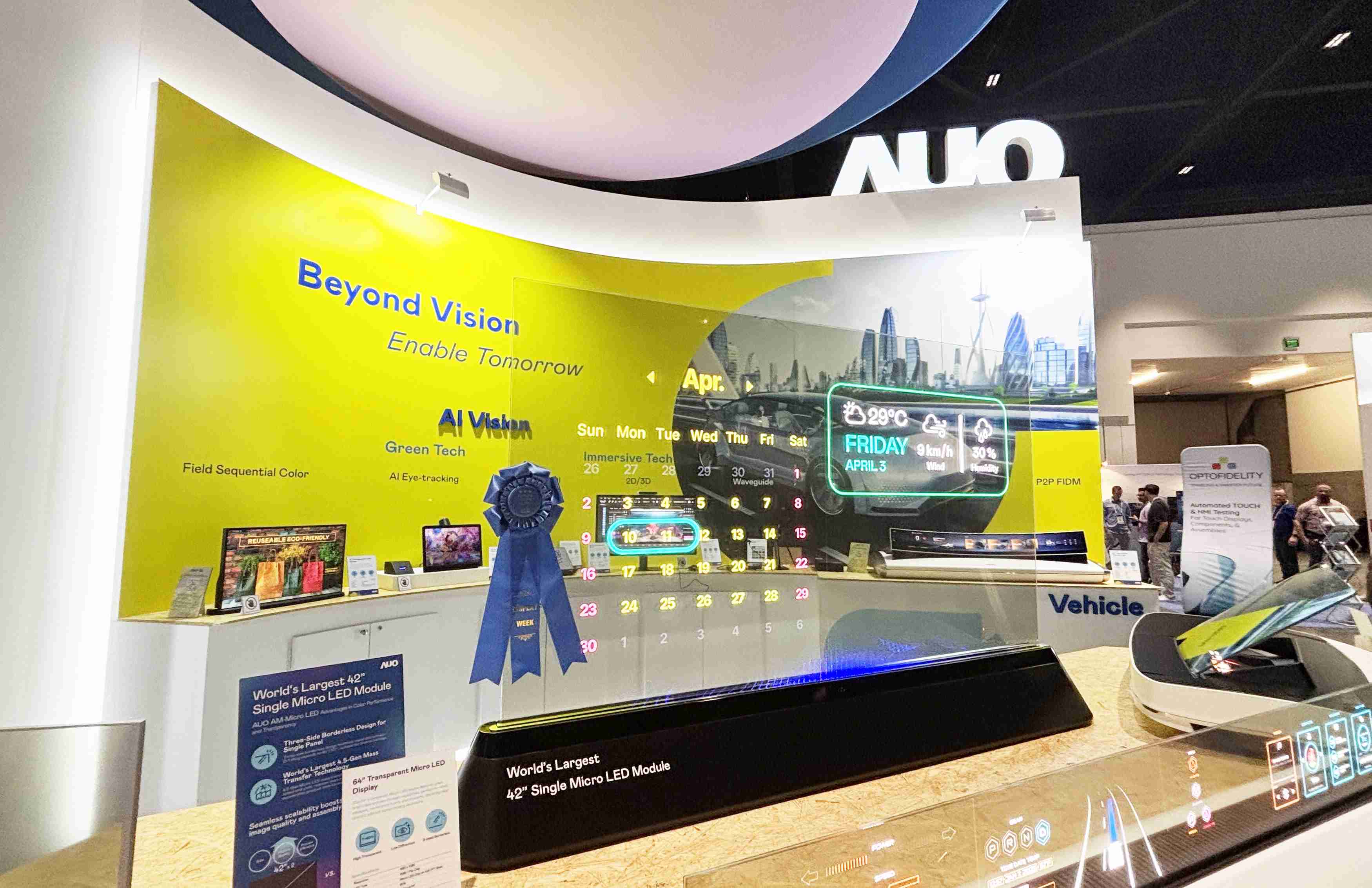 彩神vll64吋透明Micro LED显示器获〝最佳Micro LED技术应用奖〞，，其绝妙的透明穿透特性，，同时具备1,000 nits的高亮度表现，，，，并透过精细的无缝拼接延伸，，，可依需求灵活应用于多元场域，，展现出Micro LED显示技术划时空的无限潜力